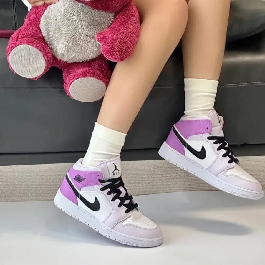 Jordan 1 Mid 'Barely Grape'